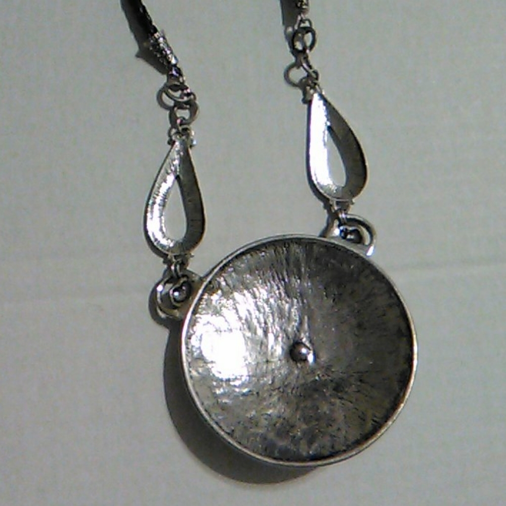Nwt Black and Silver Necklace set - Picture 4 of 7